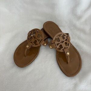 Tory Burch Miller Patent Sandals – Sand/Tan – Size 6.5 – Classic Logo